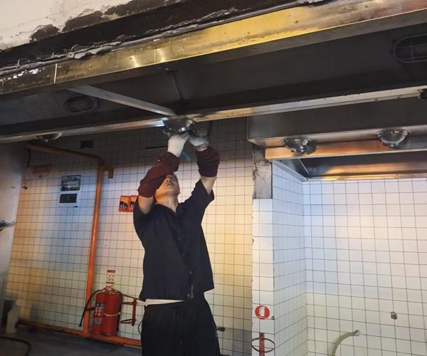 木屋烧烤深圳店厨房清洗
